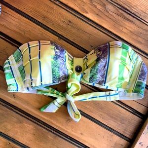 . Oakley swim top size small